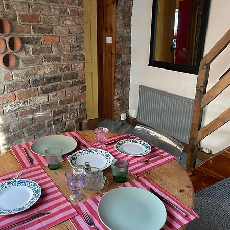 Quirky Little End Of Terrace 펜션