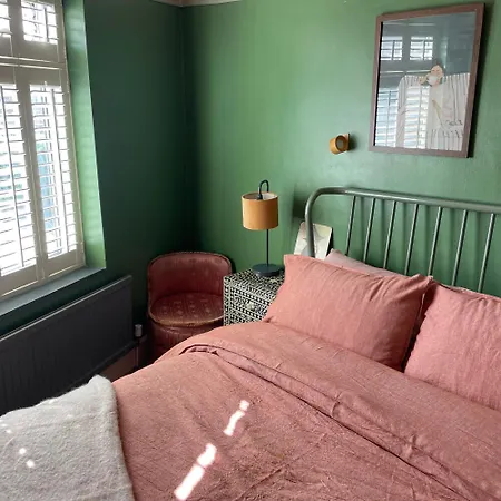 Quirky Little End Of Terrace 펜션 *