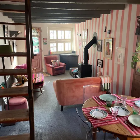 Quirky Little End Of Terrace