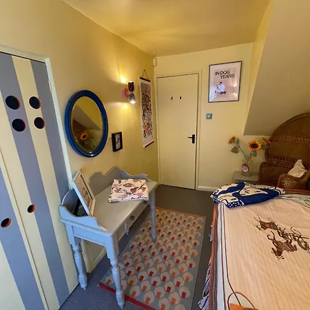 Quirky Little End Of Terrace Holiday home York